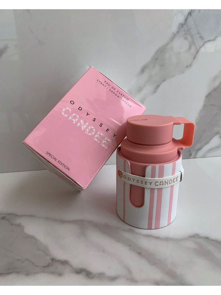 Woodny Collection – Eau de Parfum
Découvrez l’élégance et le raffinement avec Woodny Collection, une fragrance conçue pour ceux qui aiment se démarquer. Ce parfum allie des notes fraîches et boisées à une touche sensuelle et moderne, créant une signature