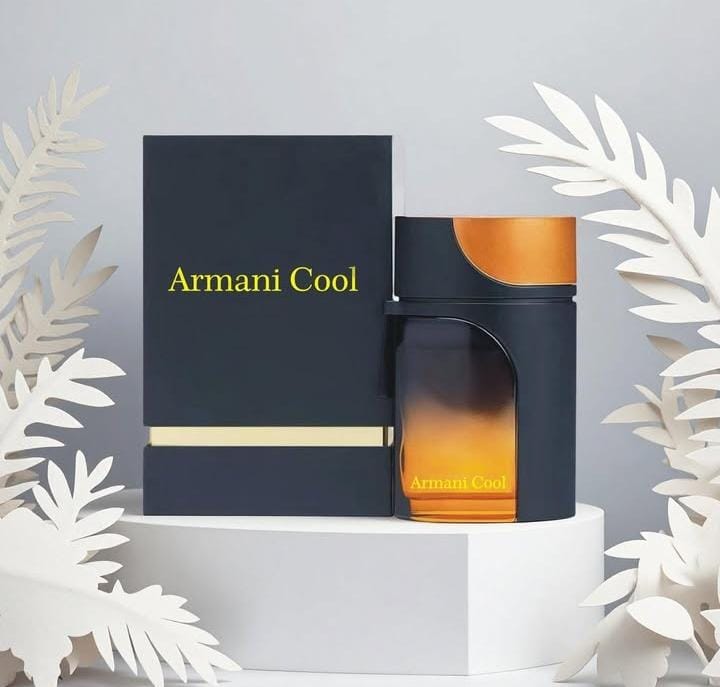 Woodny Collection – Eau de Parfum
Découvrez l’élégance et le raffinement avec Woodny Collection, une fragrance conçue pour ceux qui aiment se démarquer. Ce parfum allie des notes fraîches et boisées à une touche sensuelle et moderne, créant une signature