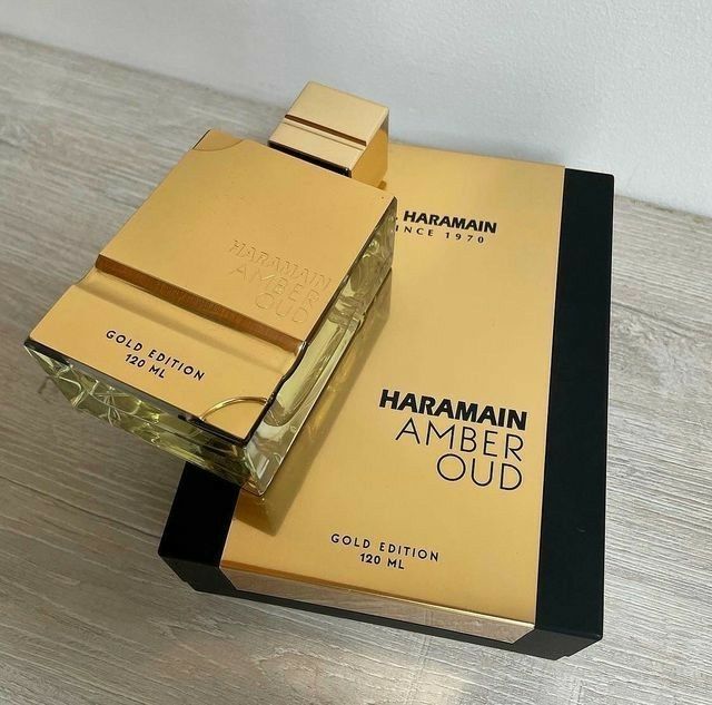 Woodny Collection – Eau de Parfum
Découvrez l’élégance et le raffinement avec Woodny Collection, une fragrance conçue pour ceux qui aiment se démarquer. Ce parfum allie des notes fraîches et boisées à une touche sensuelle et moderne, créant une signature