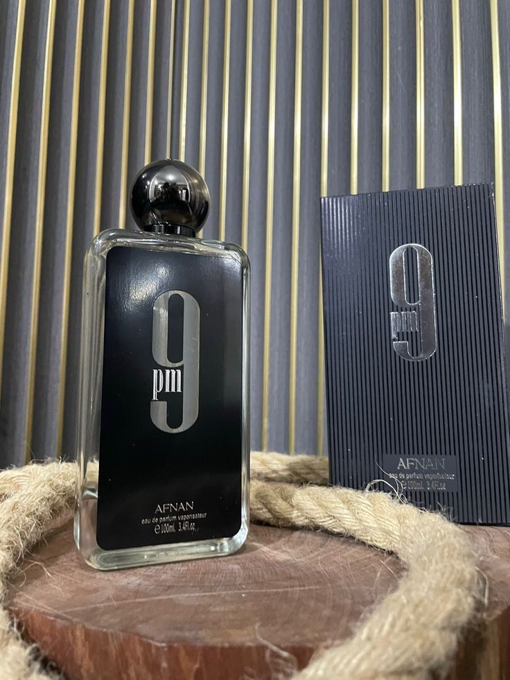 Woodny Collection – Eau de Parfum
Découvrez l’élégance et le raffinement avec Woodny Collection, une fragrance conçue pour ceux qui aiment se démarquer. Ce parfum allie des notes fraîches et boisées à une touche sensuelle et moderne, créant une signature