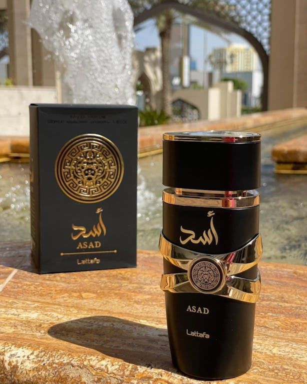 Woodny Collection – Eau de Parfum
Découvrez l’élégance et le raffinement avec Woodny Collection, une fragrance conçue pour ceux qui aiment se démarquer. Ce parfum allie des notes fraîches et boisées à une touche sensuelle et moderne, créant une signature
