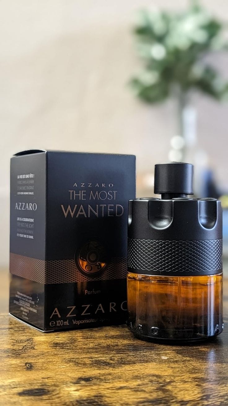 Woodny Collection – Eau de Parfum
Découvrez l’élégance et le raffinement avec Woodny Collection, une fragrance conçue pour ceux qui aiment se démarquer. Ce parfum allie des notes fraîches et boisées à une touche sensuelle et moderne, créant une signature